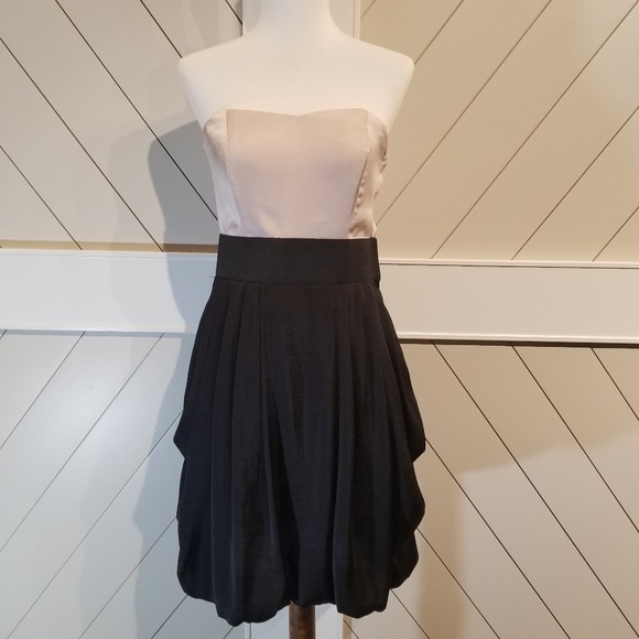 H&M Dresses & Skirts - H&M Satin Sweetheart Bubble hem Dress